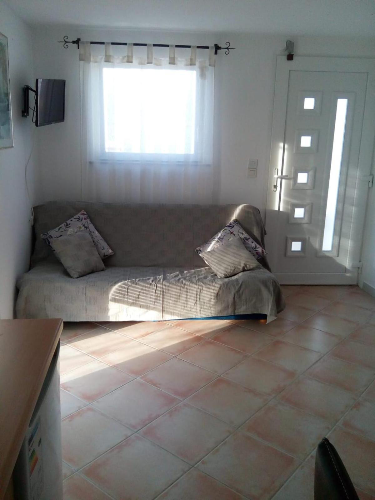 Tudek Apartment Vir